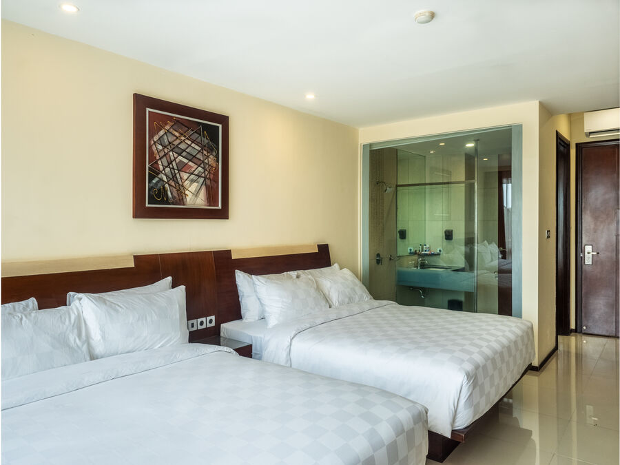 Deluxe Room — 9