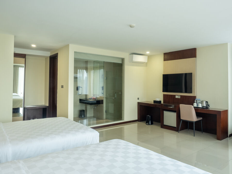 Grand Deluxe Room — 10