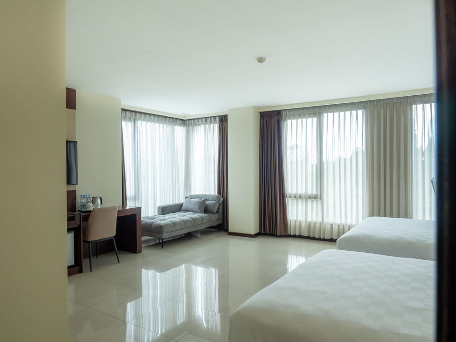Grand Deluxe Room — 8